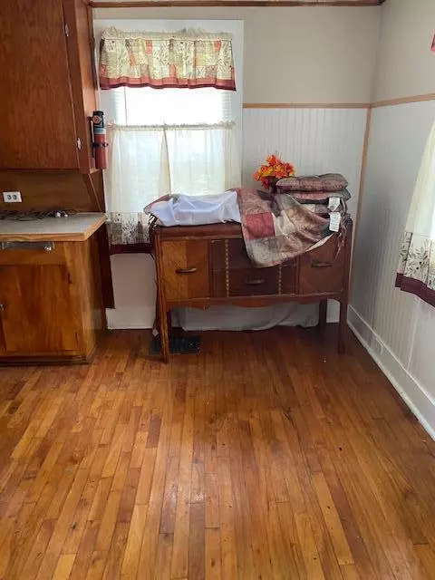 Saint Albans, ME 04971,394 Dexter RD