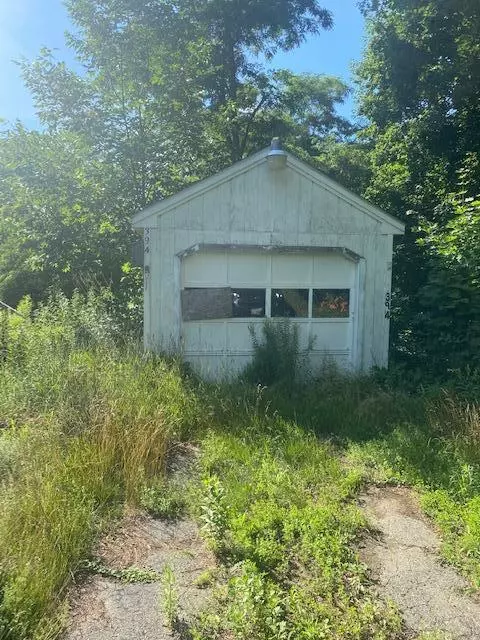 Saint Albans, ME 04971,394 Dexter RD