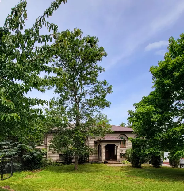 17 Carriage LN, Hampden, ME 04444