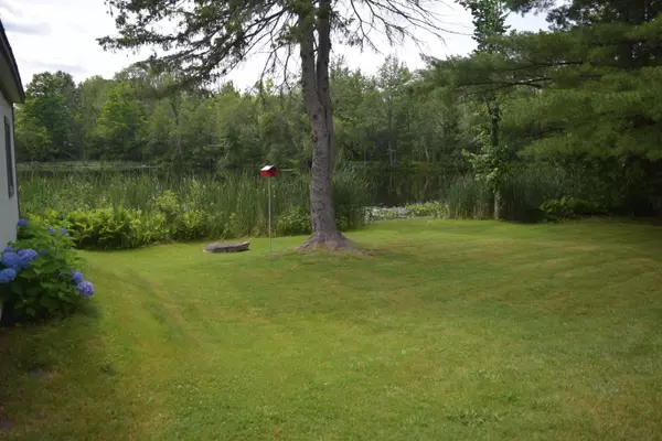 Vassalboro, ME 04989,7 Court ST