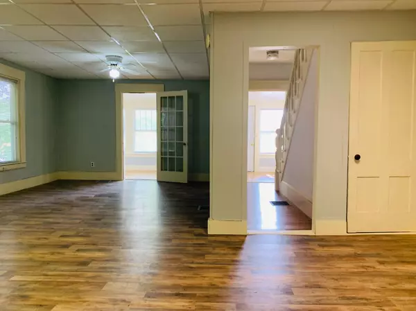 Guilford, ME 04443,9 Spring ST