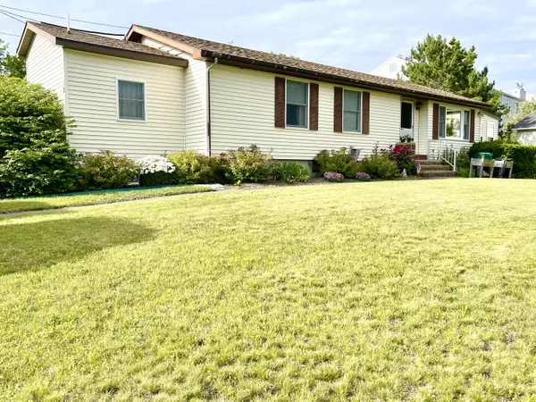 12 Tracy RD, Mount Desert, ME 04662