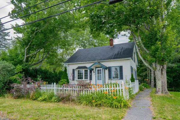 3 Frost Hill AVE, Lisbon, ME 04250