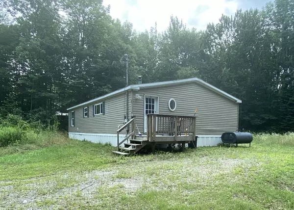 37 Bog RD, Vassalboro, ME 04989