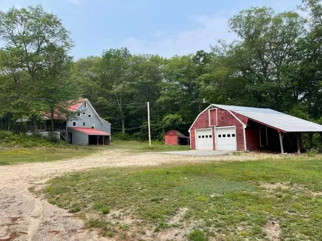 25 Plumb LN, Brownfield, ME 04010