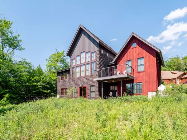 28 Fisher RD, Newry, ME 04261