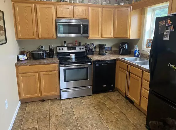 Madison, ME 04950,32 Murphy LN