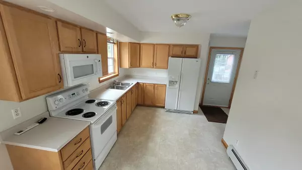 Brewer, ME 04412,7 Elmwood ST