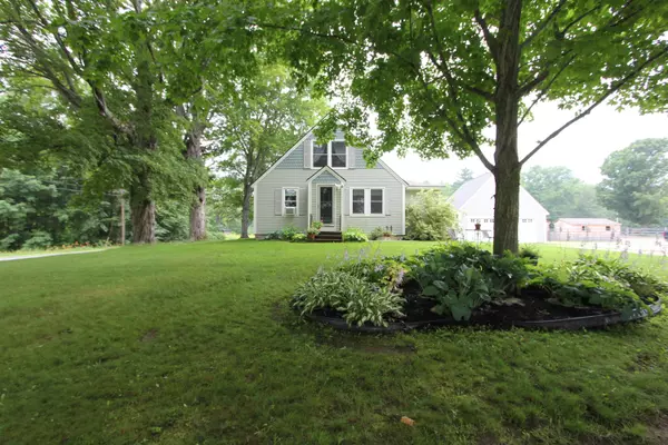 415 Old Lewiston RD, Winthrop, ME 04364