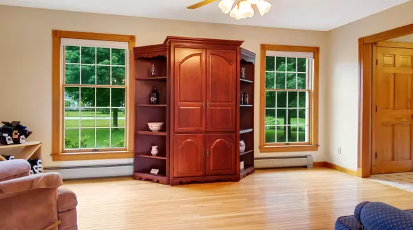 Oakland, ME 04963,21 Meadow DR