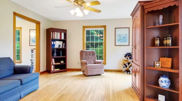 Oakland, ME 04963,21 Meadow DR