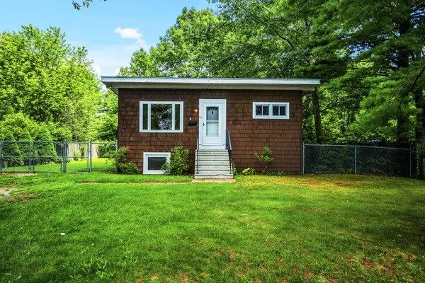 24 Robert Mills RD, South Portland, ME 04106