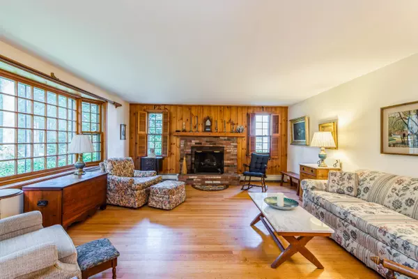 Kennebunk, ME 04043,7 Carriage LN