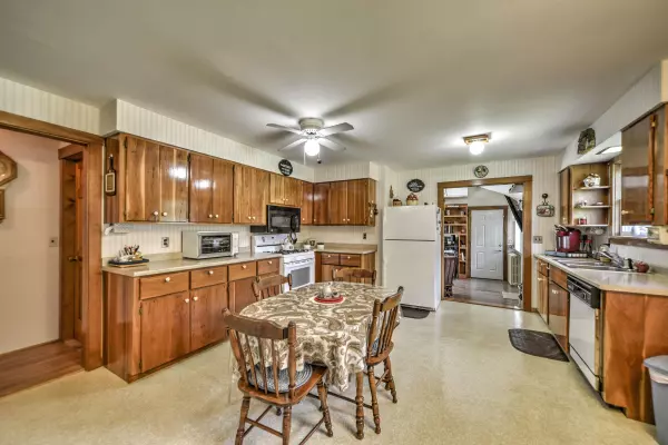 Palmyra, ME 04965,1032 Warren Hill RD