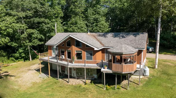 24 Lakeside LN, Robbinston, ME 04671