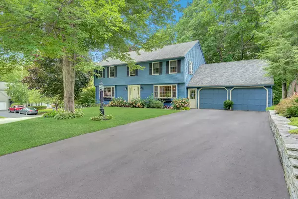 8 Coachman AVE, Auburn, ME 04210