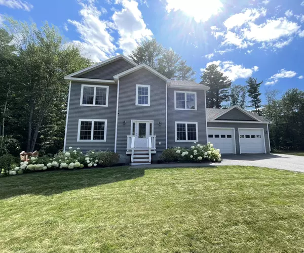 28 Sunrise LN, Hampden, ME 04444