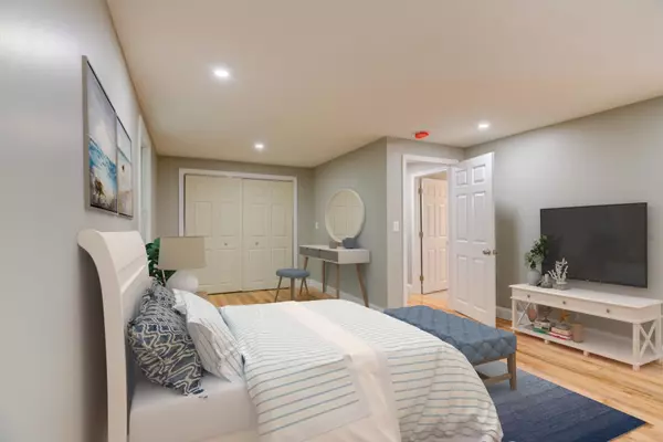 Raymond, ME 04071,2 Shore RD