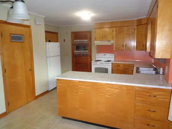 Eddington, ME 04428,1102 Main RD