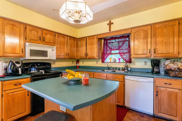 Sidney, ME 04330,61 Field RD