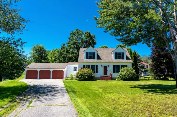 Sidney, ME 04330,61 Field RD