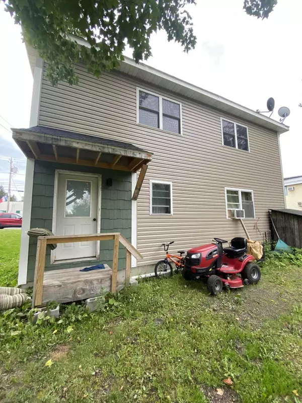 Madawaska, ME 04756,364 E Main ST