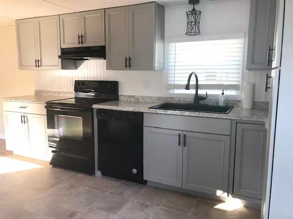 Kittery, ME 03904,113 Blackberry PL