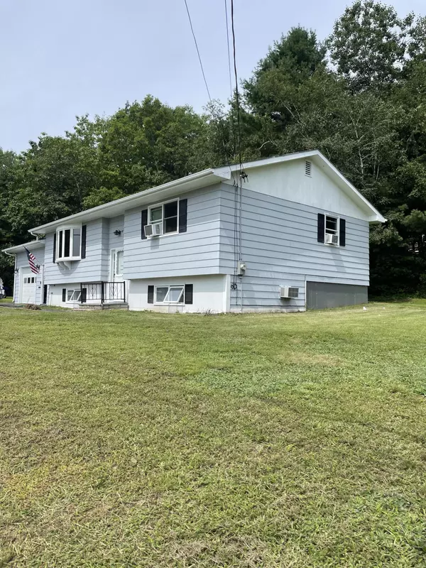 Lewiston, ME 04240,184 Old Greene RD