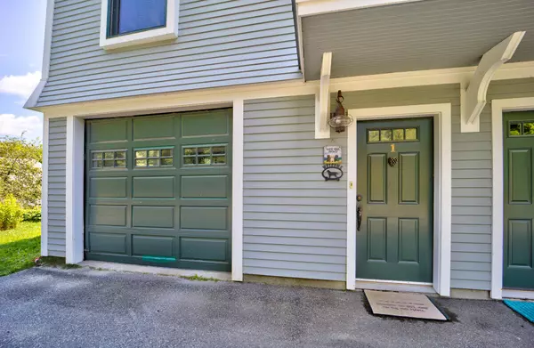 19 Pleasant ST #1, Blue Hill, ME 04614