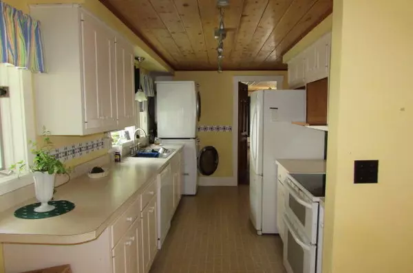 Lincoln, ME 04457,58 Lee RD