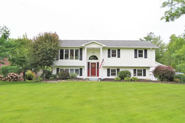 Brewer, ME 04412,82 Canterbury RD