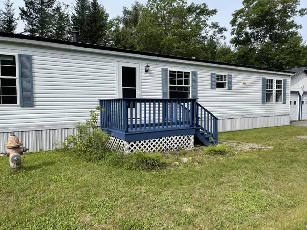 144 Lakes LN, Ellsworth, ME 04605