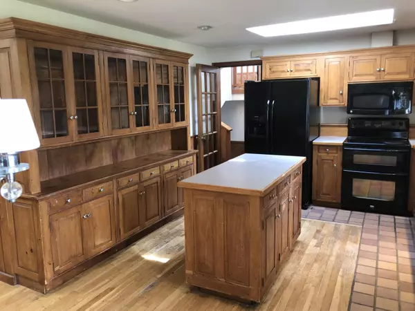 South Thomaston, ME 04858,296 St George RD