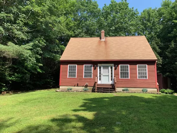 8 Mae LN, Topsham, ME 04086