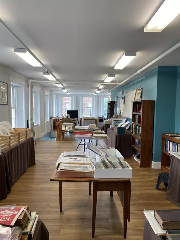 Thomaston, ME 04861,153 Main ST