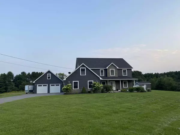 29 Foster AVE, Hampden, ME 04444