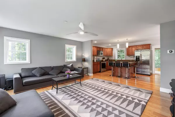 Freeport, ME 04032,6 Newfield RD