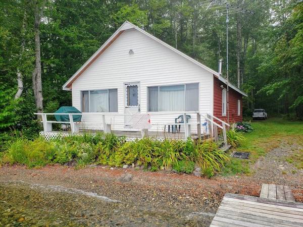 23 Howard Point RD, Lake View Plt, ME 04414