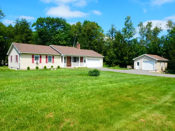 Hermon, ME 04401,27 Higgins DR