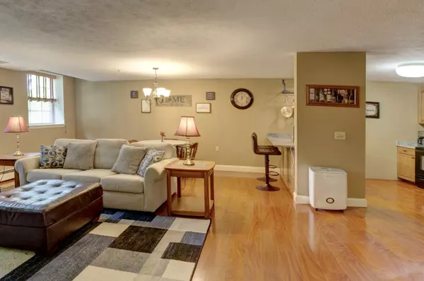 Biddeford, ME 04005,45 Western AVE #101