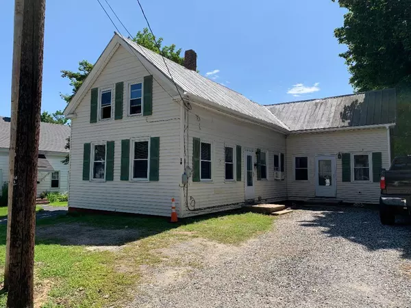 18 Judson ST, Mechanic Falls, ME 04256