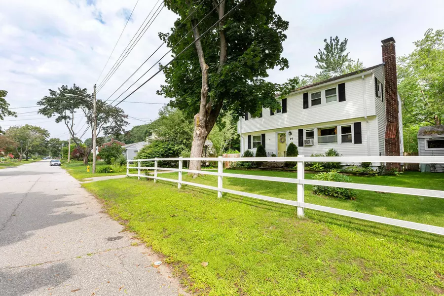 14 Peary DR, Brunswick, ME 04011