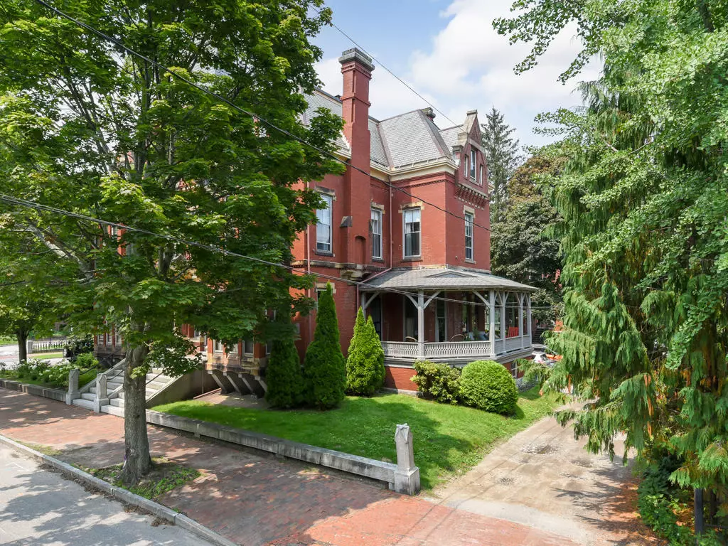 Portland, ME 04102,117 Pine ST #3