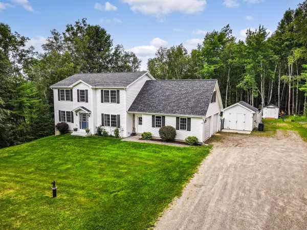 29 Rowe LN, Oakland, ME 04963