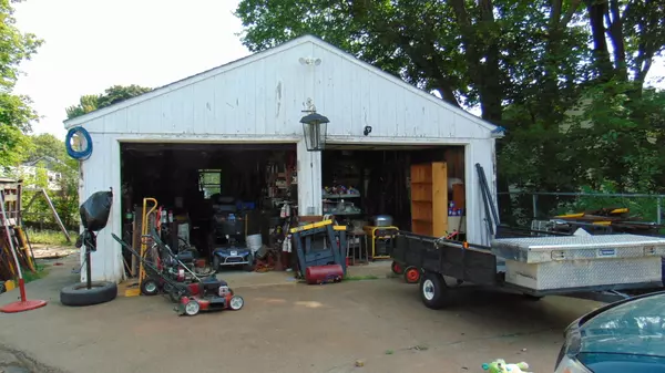 Millinocket, ME 04462,7 Somerset ST