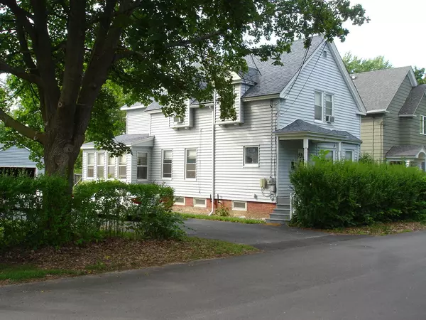 15 Newman ST, Lewiston, ME 04240