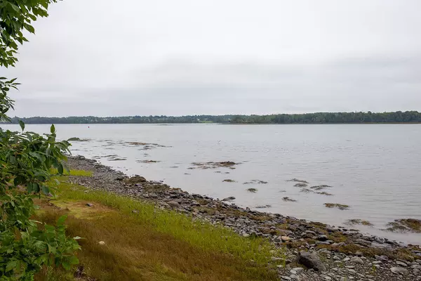 Thomaston, ME 04861,36 Bobolink LN