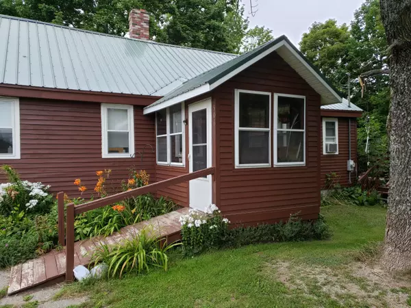 506 Elm ST, Newport, ME 04953