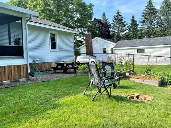 Orono, ME 04473,5 Fernwood ST