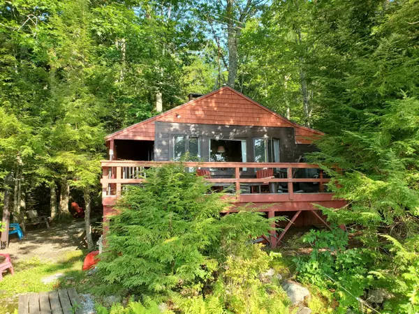 92 Norton Pond RD, Lincolnville, ME 04849